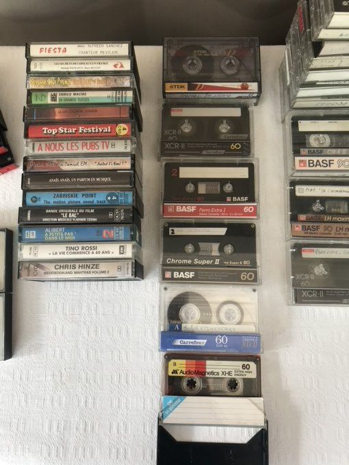 Lot de cassettes audio, 41 cassettes + 2 petits boitiers individuels vintage