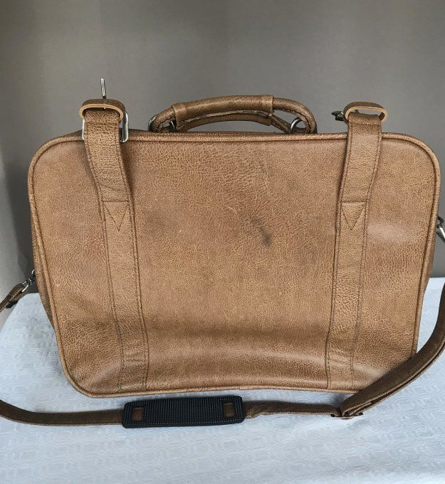 Petite valise souple en simili cuir de la marque FAVO, vintage