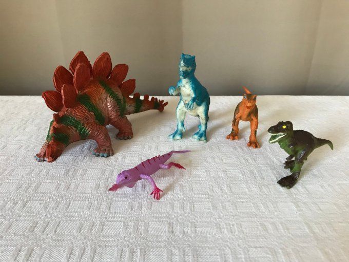 Lot de dinosaures dont Stegosaurus 1991 U.K.R.D