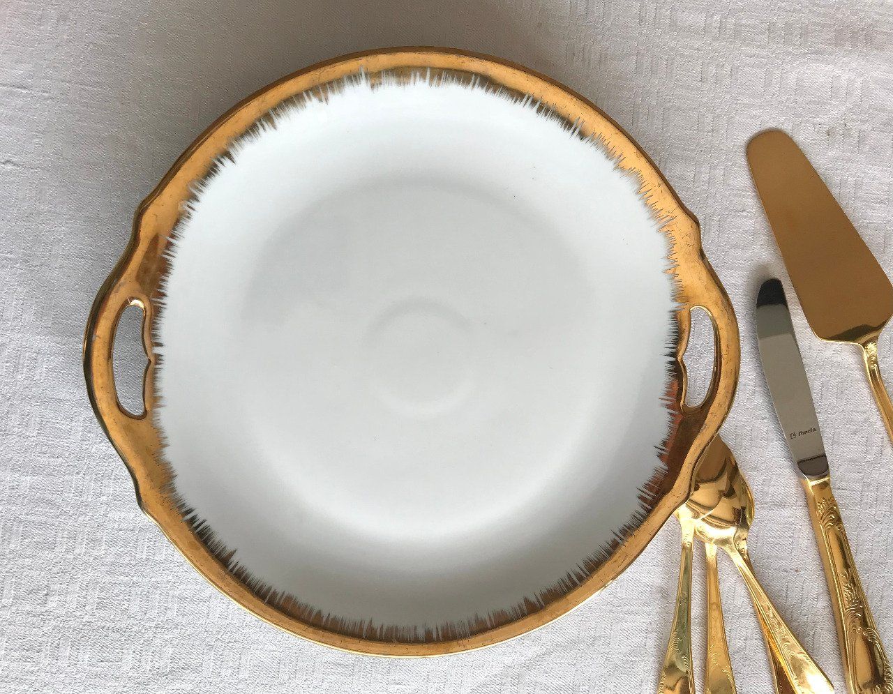 Ancien Plat à Gâteau Compotier En Porcelaine Blanche, Décor Floral Vintage, Sans Marque
