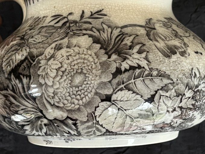 Broc de toilette ancien Sarreguemines - Modèle "Jardinière" - Décor gris/noir, fin du XIXe siècle. 