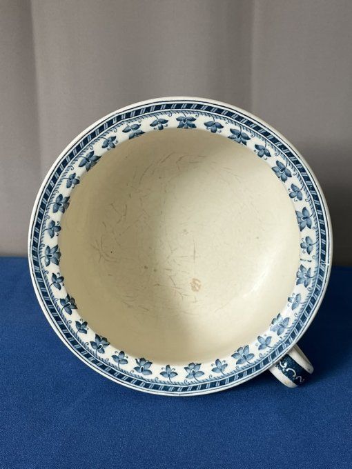 Ancien pot de chambre en faïence de Sarreguemines,  modèle Burgos.