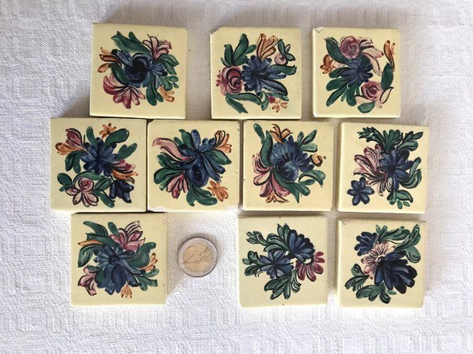 10 Petits carreaux de céramique, décors de fleurs, fait main, Vintage