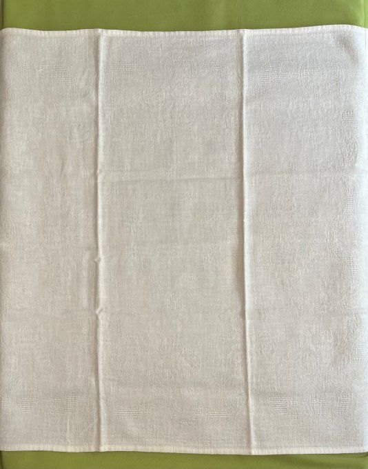 11 serviettes anciennes, beau tissu damassé au décor fleuri