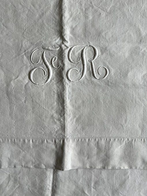 197 X 305 Ancien drap en lin, initiales brodé FR