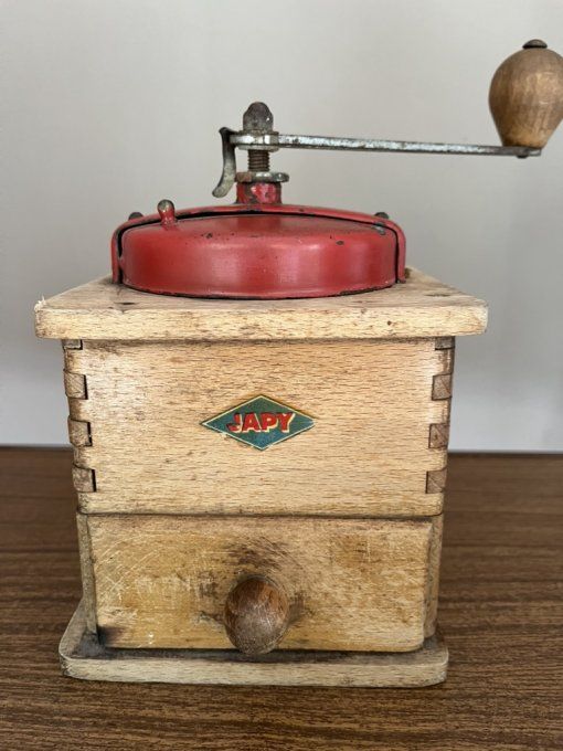 Ancien moulin à café Japy à manivelle, capot en métal rouge