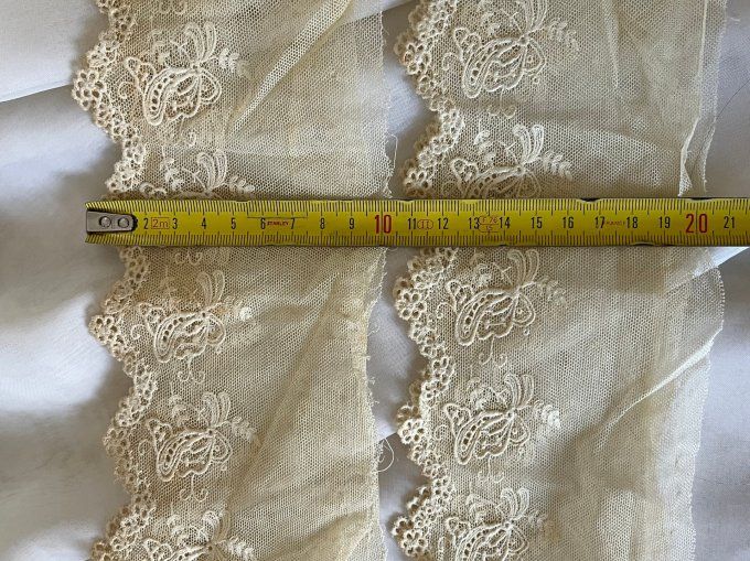 2 bandes de dentelles anciennes sur tulle