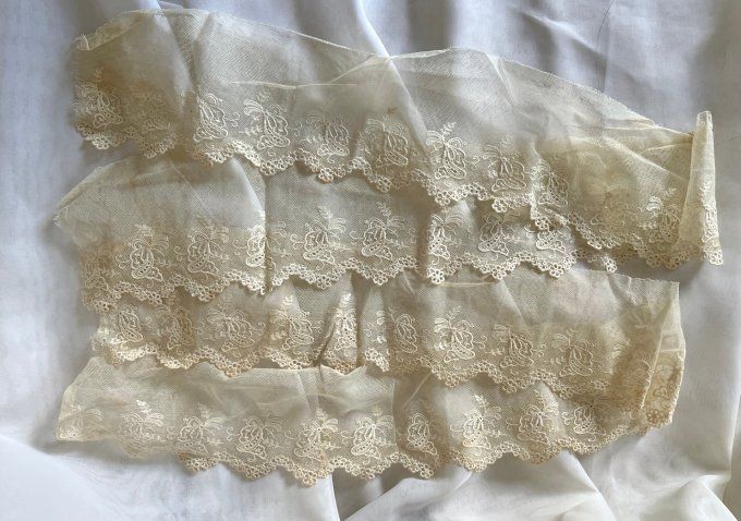2 bandes de dentelles anciennes sur tulle
