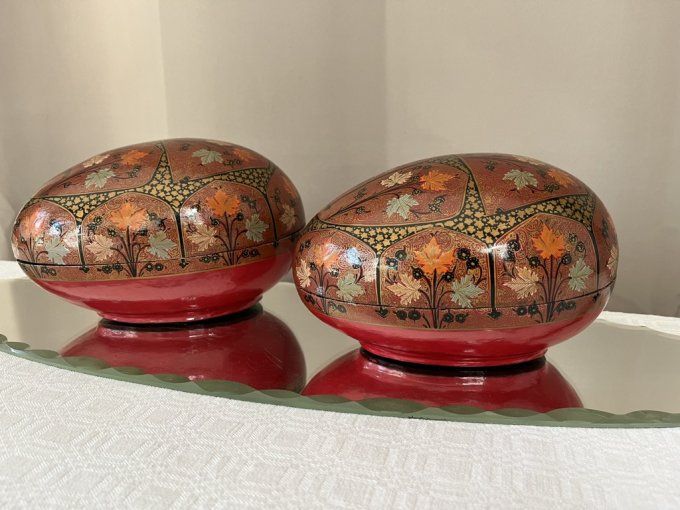 2 Oeufs vintage en papier mâché du Cachemire à décorations florales
