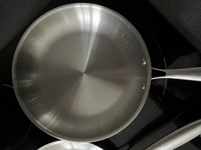 2 Poêles de la marque Menastyl Trinox 24/28cm, en inox