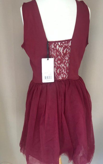 2 Robes de cocktail Naf naf avec jupon en tulle, dos dentelle, Taille L, Neuves