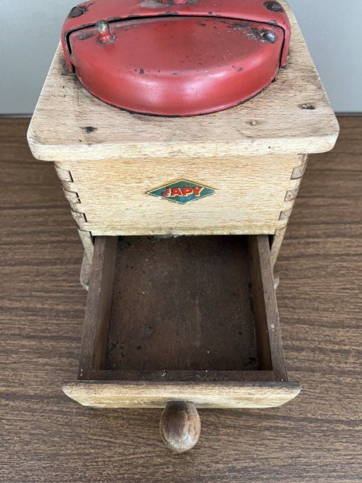Ancien moulin à café Japy à manivelle, capot en métal rouge