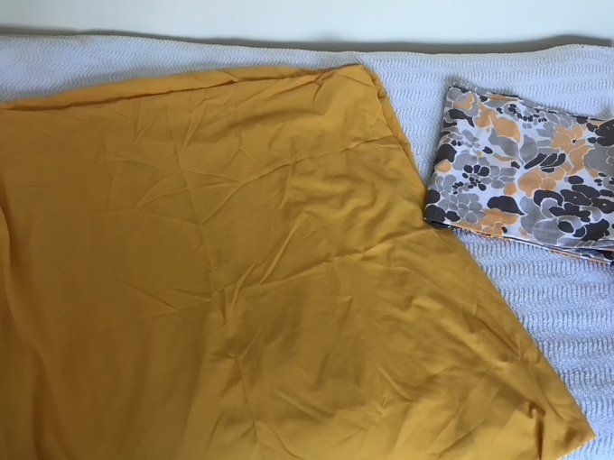 Ensemble, vintage,  1 drap plat à fleur et 1 drap housse moutarde pour lit 1 personne