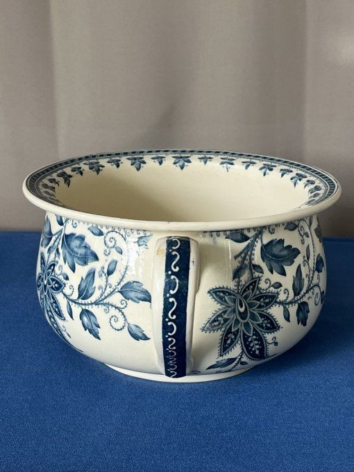 Ancien pot de chambre en faïence de Sarreguemines,  modèle Burgos.