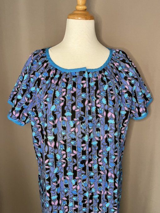 Tablier vintage neuf, Blouse à fleurs bleues