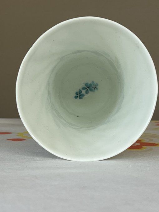 Mazagran au décor de myosotis en porcelaine de Limoges  