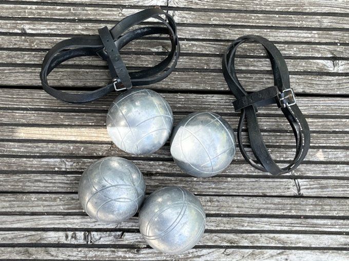 4 Boules de pétanque, Doublette avec système de transport en cuir vintage, Idéal pour jeune ou femme