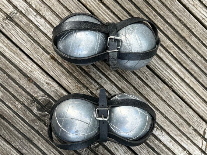 4 Boules de pétanque, Doublette avec système de transport en cuir vintage, Idéal pour jeune ou femme
