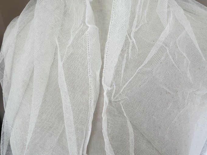 Ancien voile de mariée vintage en tulle blanc - Forme demi-lune - 