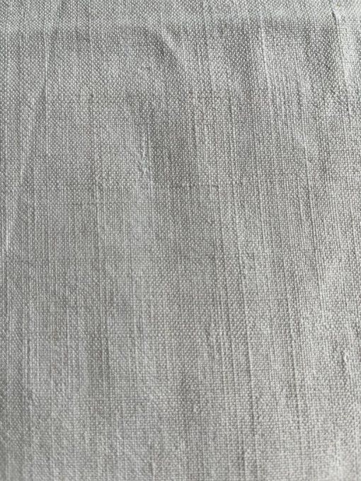 Draps anciens en métis, sortis d'une armoire, à laver