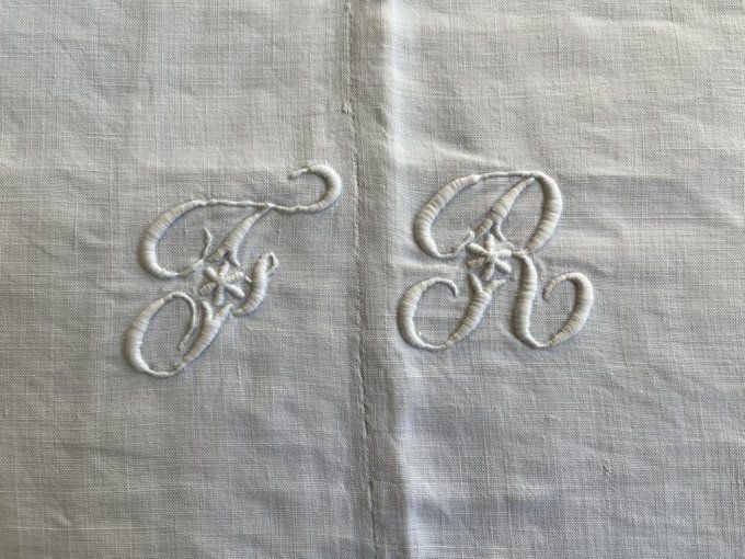 Ancien drap en lin, grand format, monogramme FR 