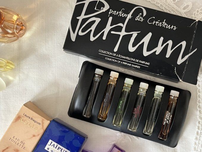 Lot de miniatures de parfum anciennes flacons coffrets et échantillons Collection