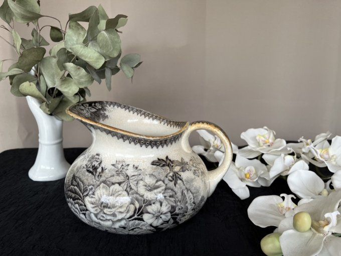 Broc de toilette ancien Sarreguemines - Modèle "Jardinière" - Décor gris/noir, fin du XIXe siècle. 