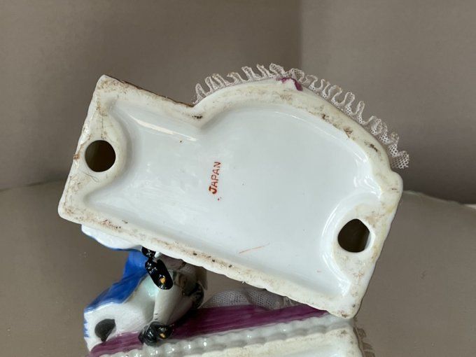 Céramique décorative, Figurines Vintage "Couple et leur Chien sur Banc"