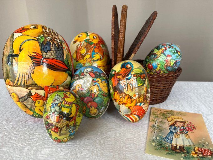 6 Anciens oeufs de Pâques en papier maché, joliments décorés