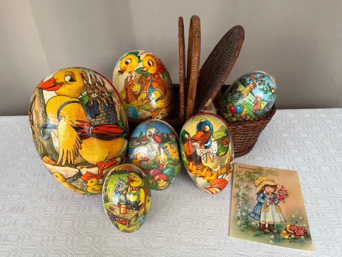 6 Anciens oeufs de Pâques en papier maché, joliments décorés