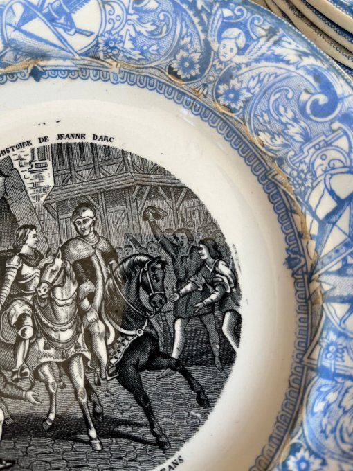 6 Assiettes parlantes anciennes,  "Histoire de Jeanne d'Arc"  porcelaine de Gien
