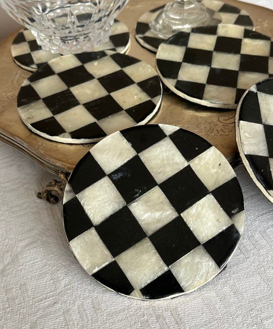 6 Sous-verres, décor damier noir et blanc, nacre coquille de Capiz