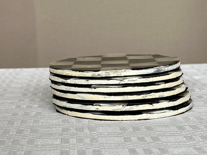 6 Sous-verres, décor damier noir et blanc, nacre coquille de Capiz