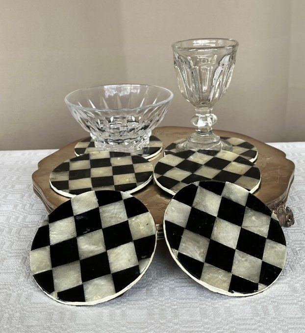 6 Sous-verres, décor damier noir et blanc, nacre coquille de Capiz