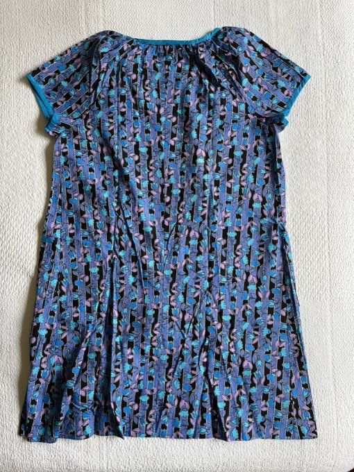 Tablier vintage neuf, Blouse à fleurs bleues