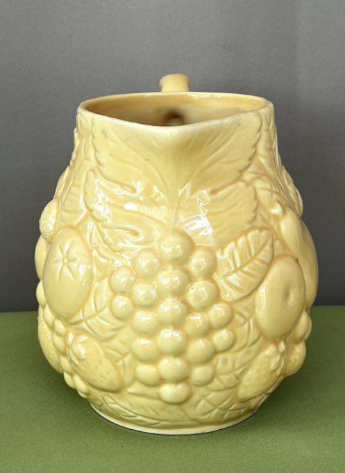 Pichet en barbotine Vintage 'What’s Vincent Cadeaux' – Charme Rétro et Décoration Naturelle