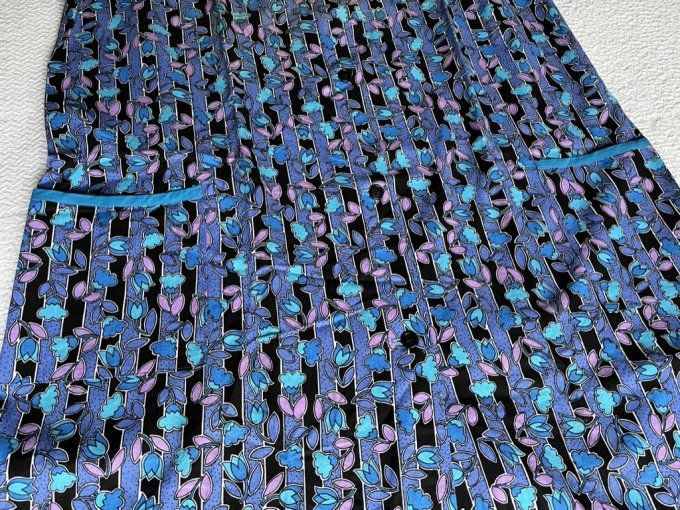 Tablier vintage neuf, Blouse à fleurs bleues