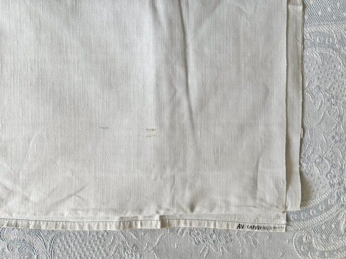 Grand drap d'antan lin fin, couture d'assemblage