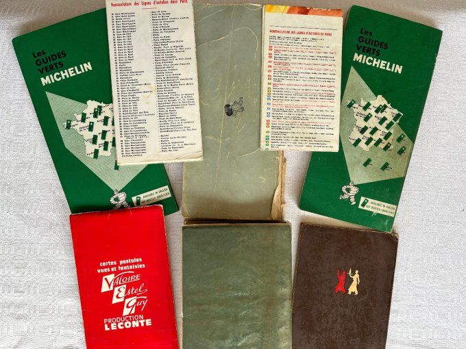 8 anciens plans, cartes et guides de Paris