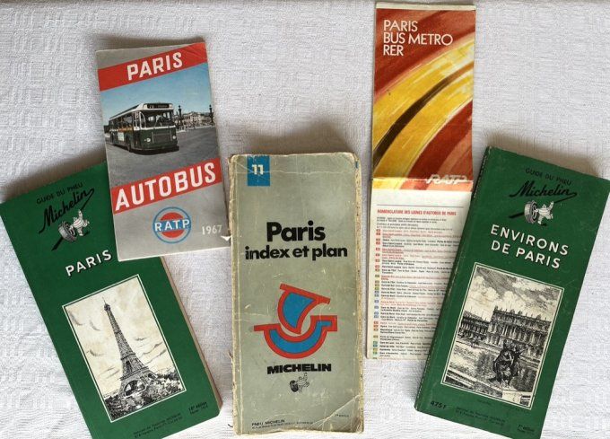 8 anciens plans, cartes et guides de Paris