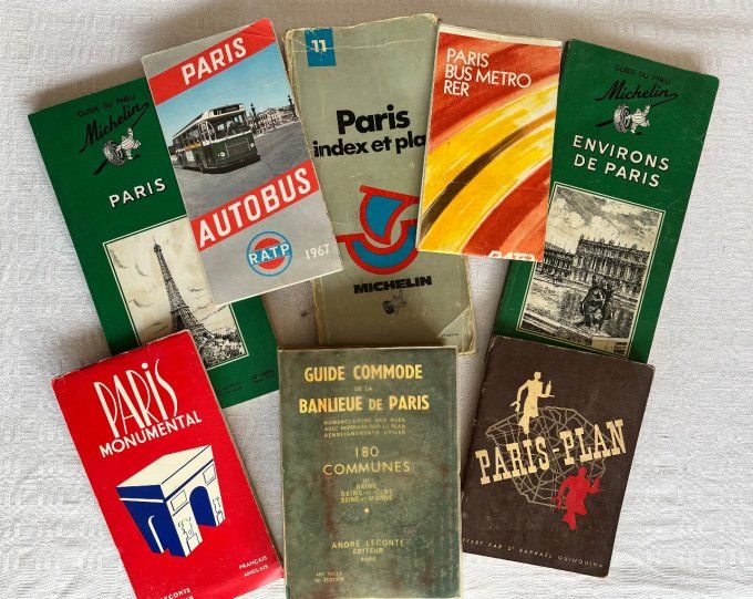 8 anciens plans, cartes et guides de Paris