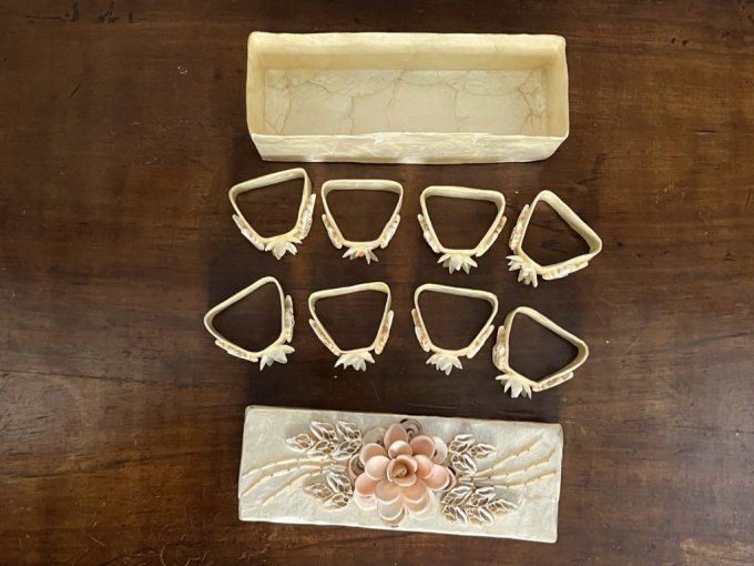 8 ronds de serviette en véritable nacre et coquillages dans leur boite, vintage