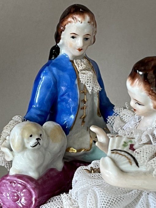 Céramique décorative, Figurines Vintage "Couple et leur Chien sur Banc"