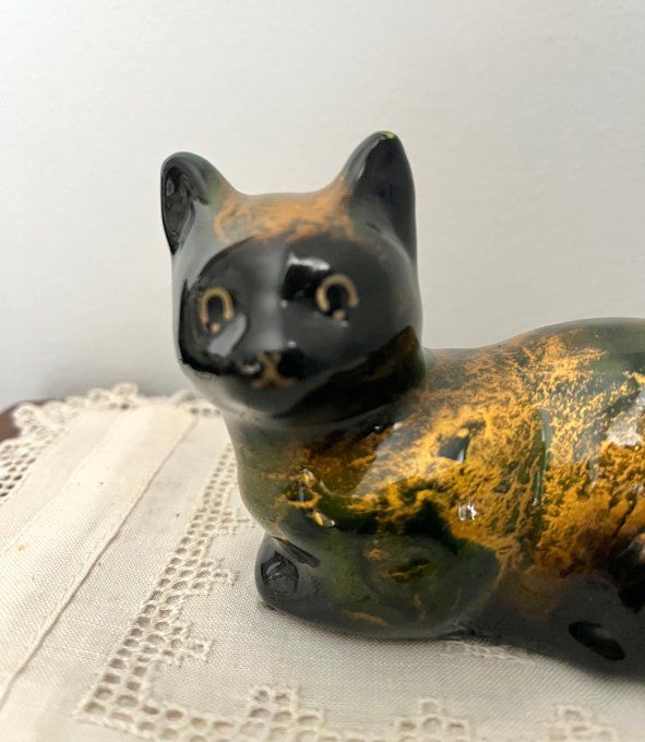 Adorable chat, presse papier, figurine laquée