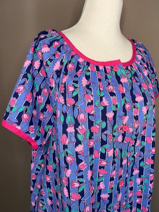Adorable robe tablier ! Blouse à fleurs tons rose, Neuve