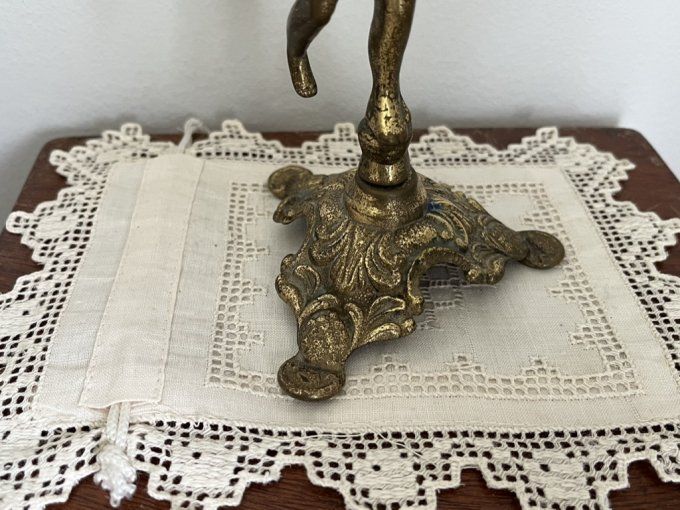 Ancien bougeoir en laiton massif - Figurine Putto / Angelot - Style Classique