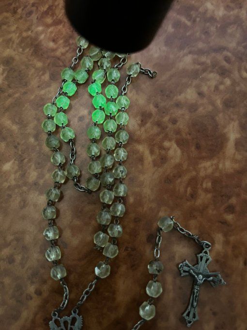 Ancien chapelet catholique en ouraline et métal argenté perles facettées