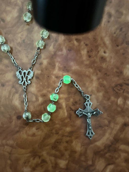 Ancien chapelet catholique en ouraline et métal argenté perles facettées
