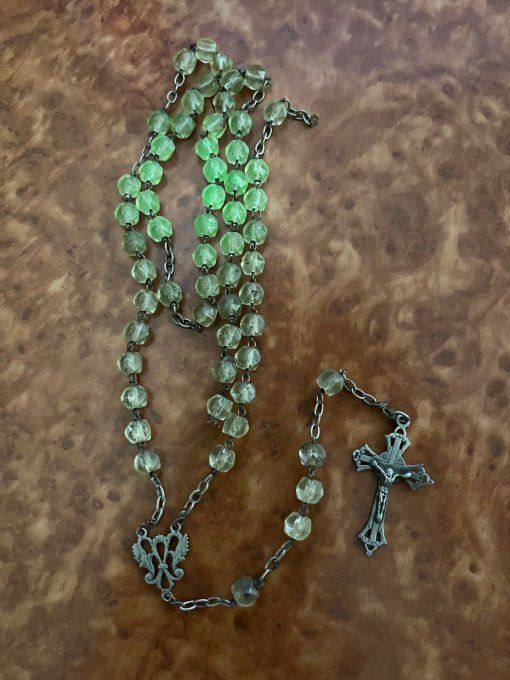 Ancien chapelet catholique en ouraline et métal argenté perles facettées