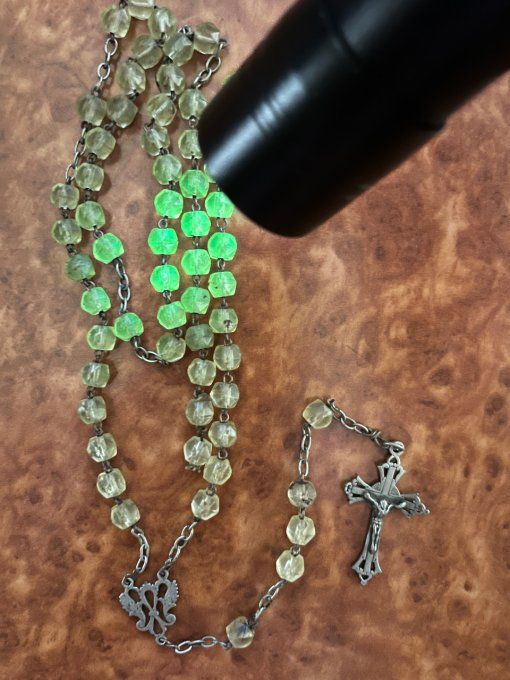 Ancien chapelet catholique en ouraline et métal argenté perles facettées
